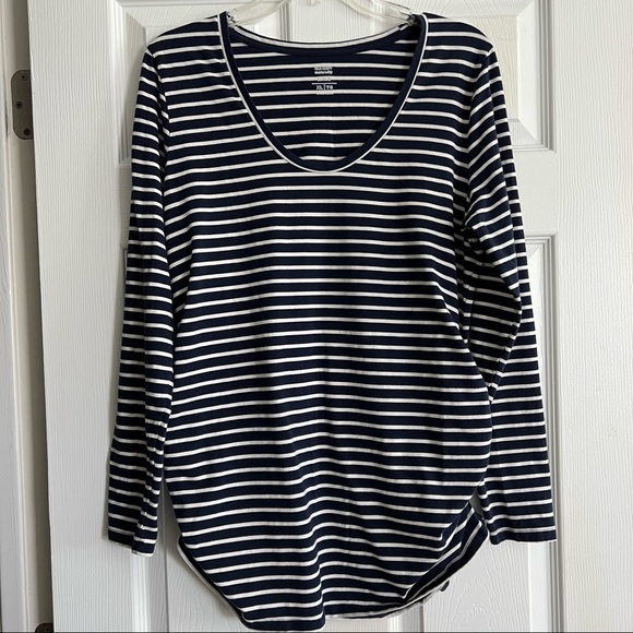 Old Navy Maternity Long Sleeve Shirts, Size XL, Set of 2 - Picture 3 of 4